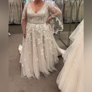 Elegant White Floral Lace Wedding Dress